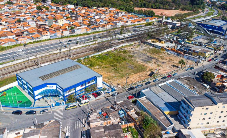 Prefeito Teco assina contrato e garante construção da Escola Estadual do Vitápolis