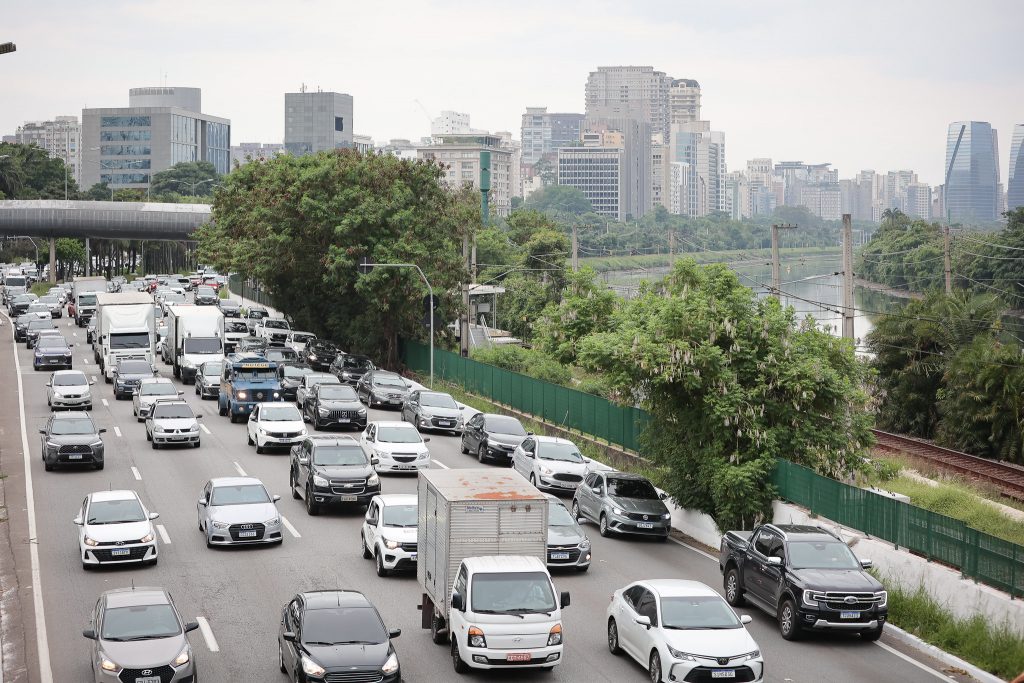 Detran-SP moderniza exame de CNH, autoriza carro automático e retira etapa de baliza