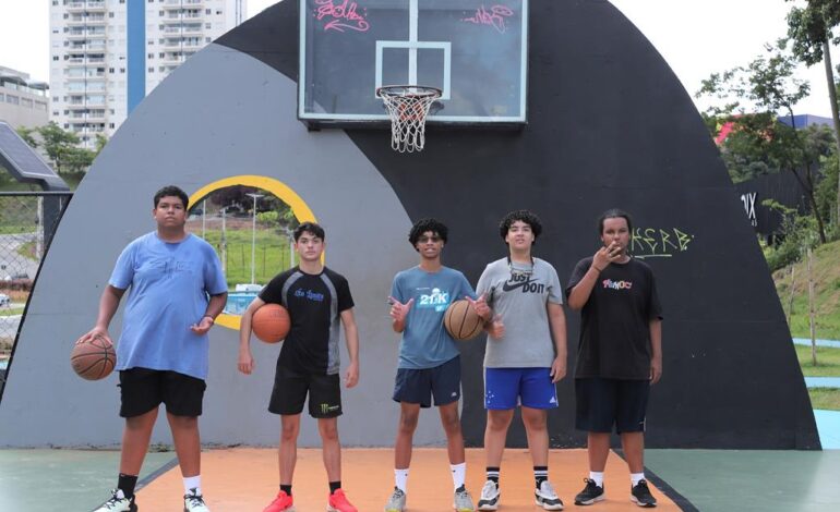Quadras de streetball são opções de lazer para a população