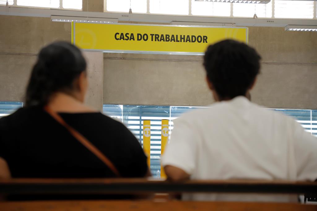 Barueri abre novas vagas de trabalho semanalmente e facilita acesso pelo celular