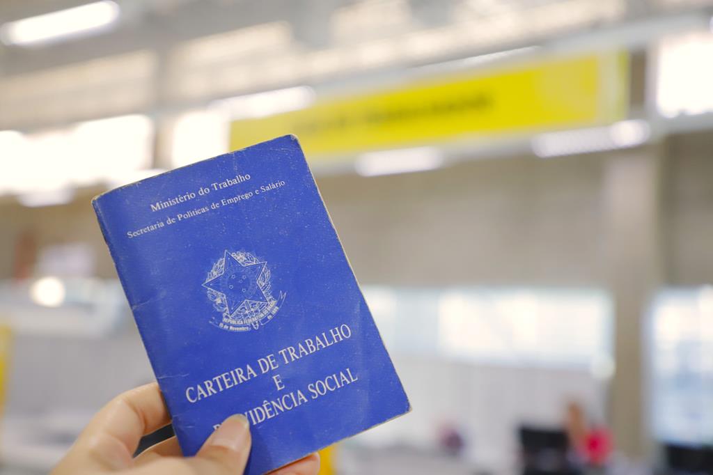 Barueri inicia semana com 27 oportunidades de emprego abertas nesta terça (24)