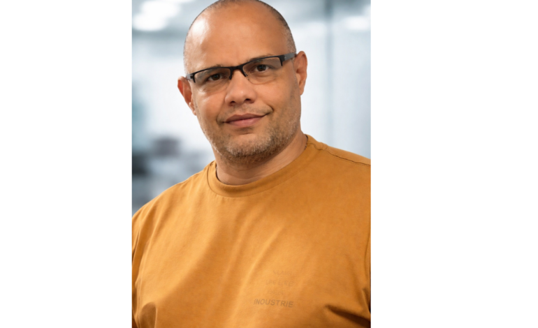 Vinicius Mororó consolida atuação editorial regional com estrutura própria e coordenação executiva em rede de distribuição Cotia (SP)