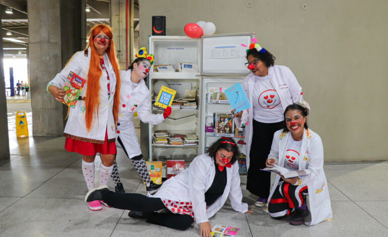 Prefeitura de Carapicuíba lança ação “Geladeira do Saber” no Terminal Intermunicipal para incentivar a leitura