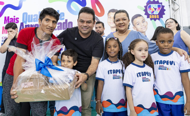 Itapevi começa ano letivo com entrega de uniformes e materiais escolares