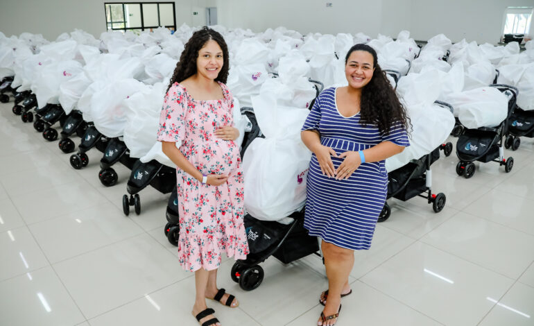 Programa Mãe Parnaibana entrega 133 kits de enxoval
