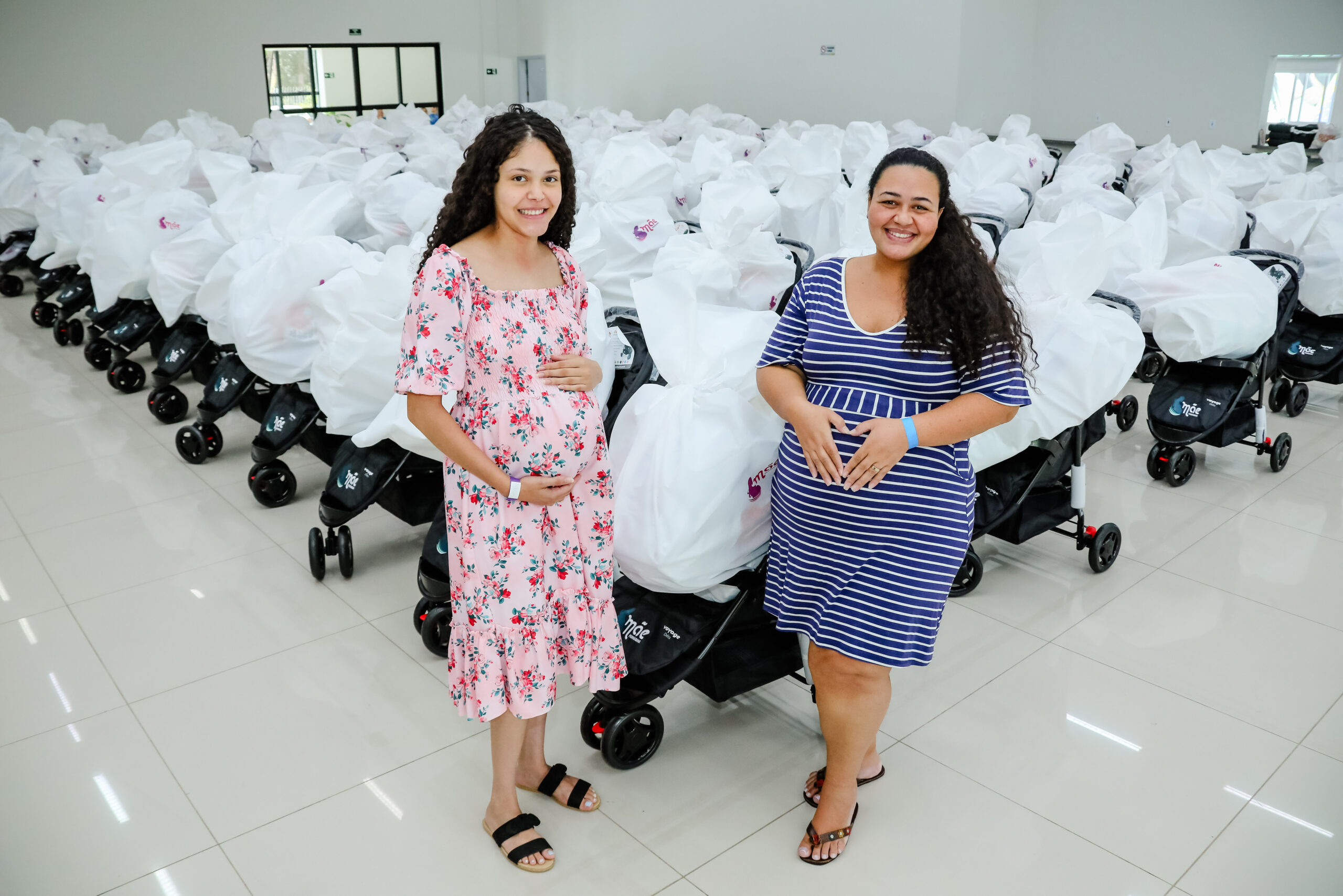 Programa Mãe Parnaibana entrega 133 kits de enxoval