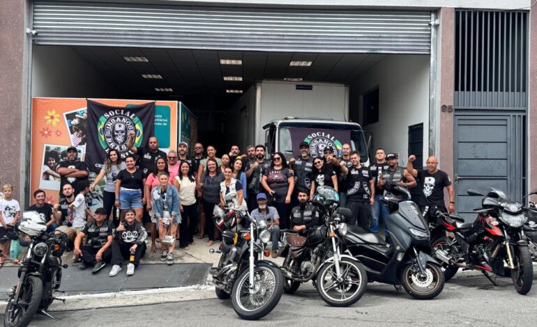 Solidariedade sobre duas rodas: Insanos e Instituto Sorriso Solidário doam 200 cestas básicas e beneficiam famílias no Parque Imperial