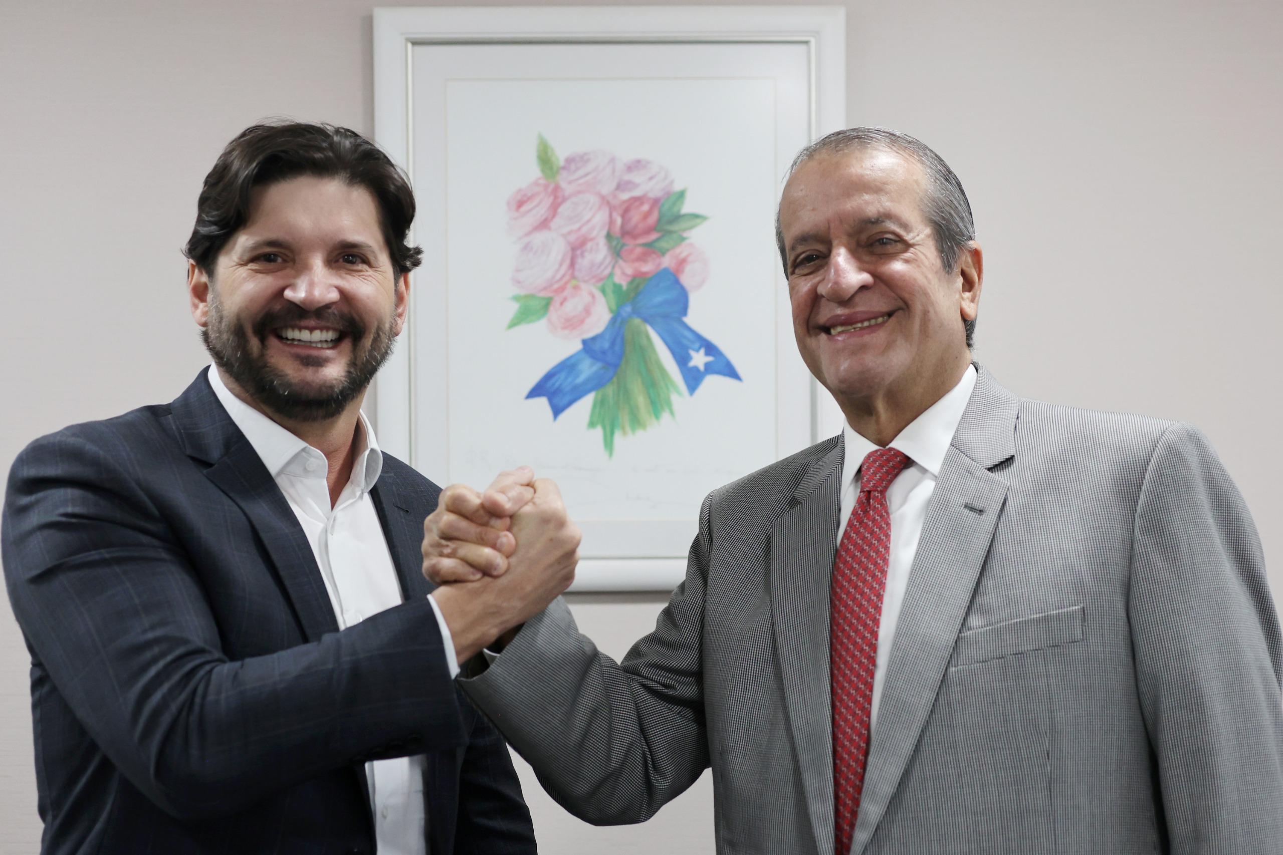 Sessão Solene concede Colar de Honra ao Mérito Legislativo a Valdemar Costa Neto na Assembleia Legislativa