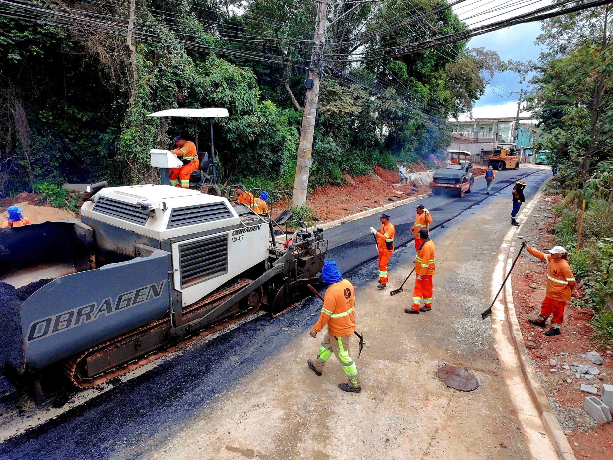 Ruas do Jardim Pastoreio, em Caucaia do Alto, recebem obras de asfalto e infraestrutura
