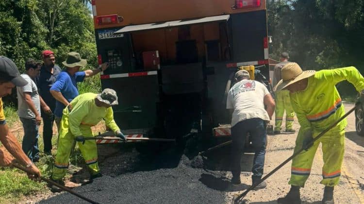Prefeitura intensifica serviços de tapa-buraco e zeladoria em Cotia