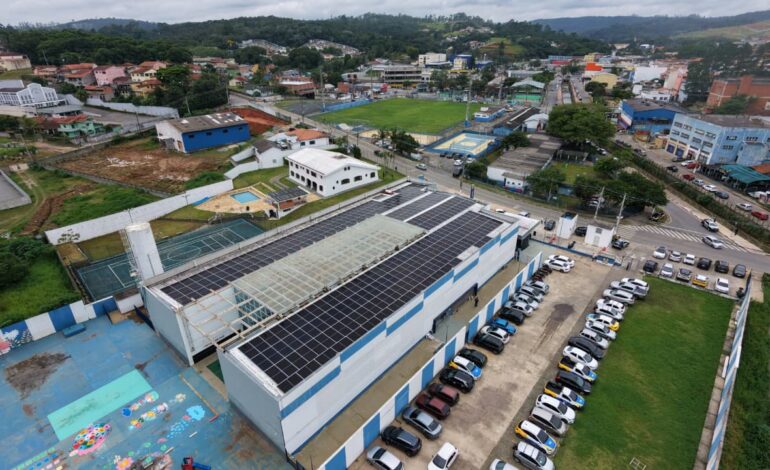 Prefeitura inaugura usina solar e vai economizar R$ 4 milhões dos cofres públicos