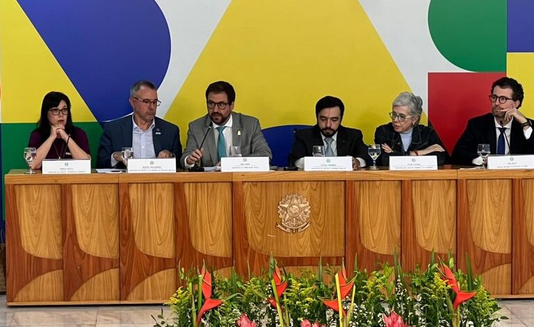 Governo do Brasil publicará orientações para garantir implementação do ECA Digital