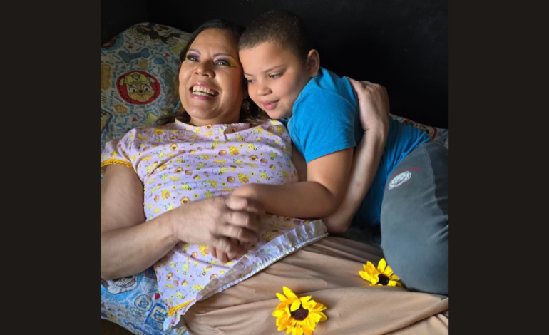 Avó transforma experiência com neto autista em projeto de contação de histórias sobre inclusão