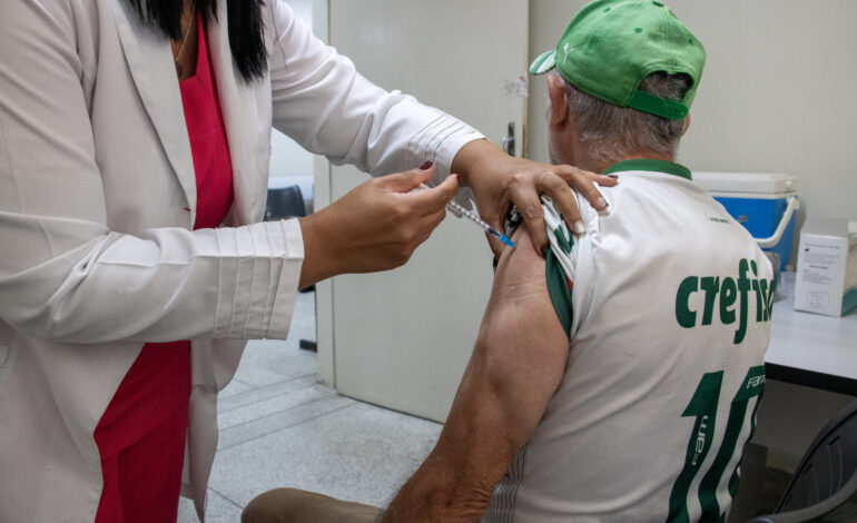 Prefeitura de Carapicuíba inicia vacinação contra a gripe para grupos prioritários
