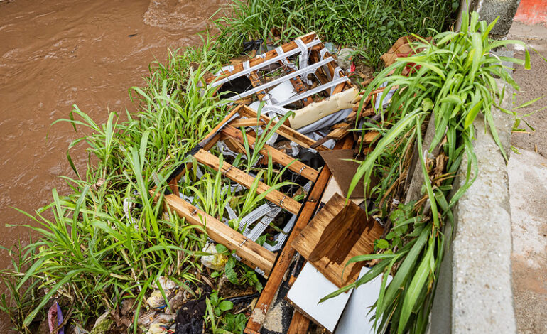 Prefeito Teco endurece regras contra descarte irregular e fios soltos em vias públicas