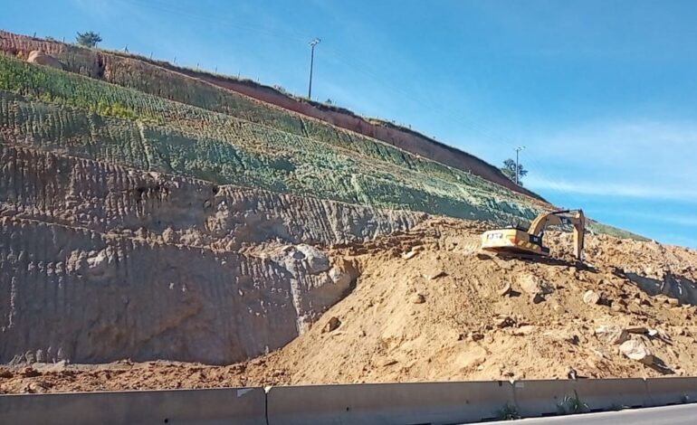 ViaOeste realiza desmonte de rocha na Rodovia Lívio Tagliassachi (SPA-053/280)