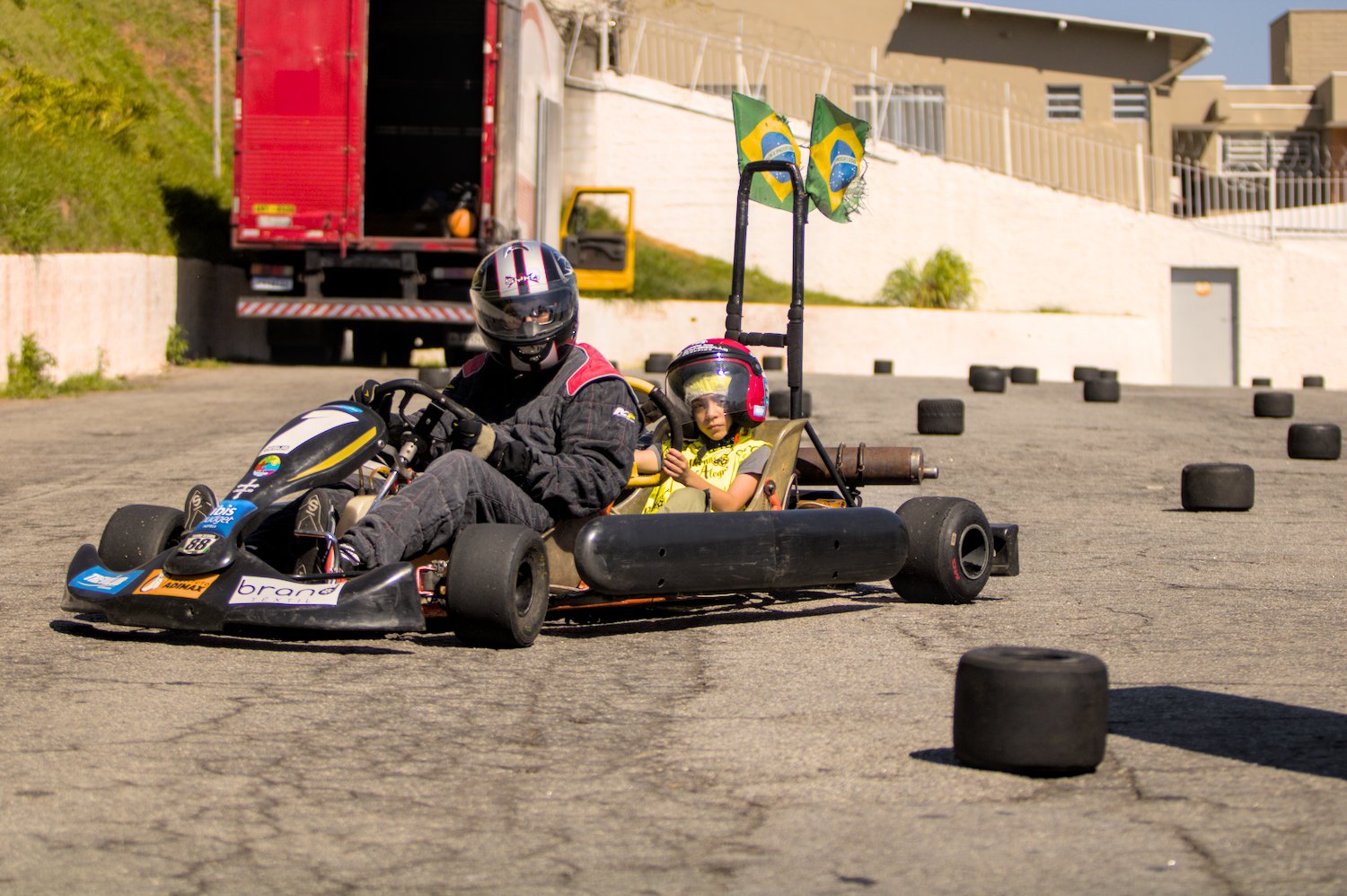 Kart Terapia promove inclusão e bem-estar para crianças PCDs em Cotia