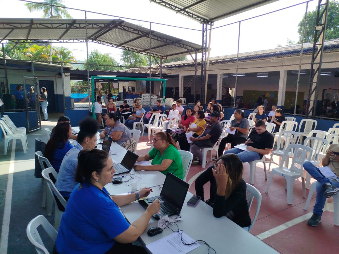 Mais de 300 pessoas participam de Feirão de Emprego