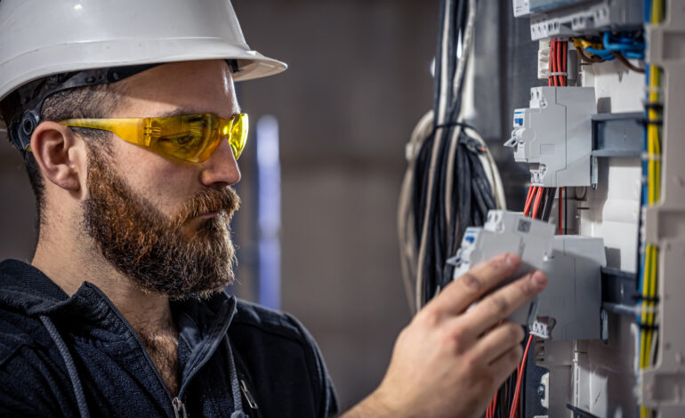 Instituto Federal de Cotia tem inscrições abertas para curso gratuito de eletricista predial