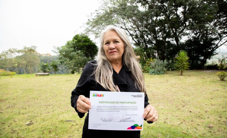 Curso gratuito forma 20 novos apaixonados por orquídeas em Barueri