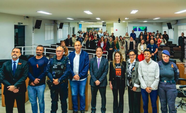 CÂMARA MUNICIPAL DE ITAPEVI PROMOVE AÇÃO DE CONSCIENTIZAÇÃO DURANTE O MAIO LARANJA