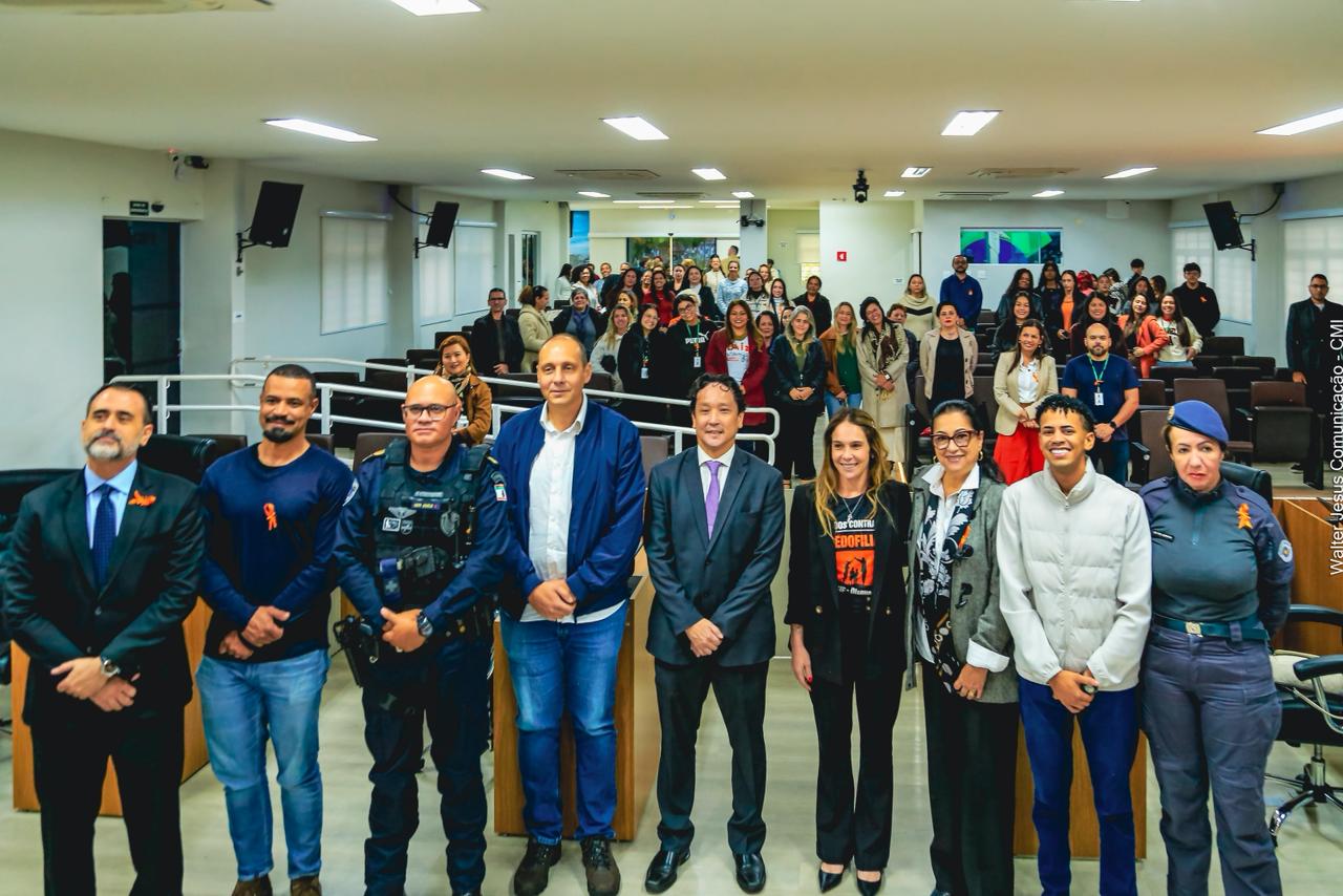 CÂMARA MUNICIPAL DE ITAPEVI PROMOVE AÇÃO DE CONSCIENTIZAÇÃO DURANTE O MAIO LARANJA