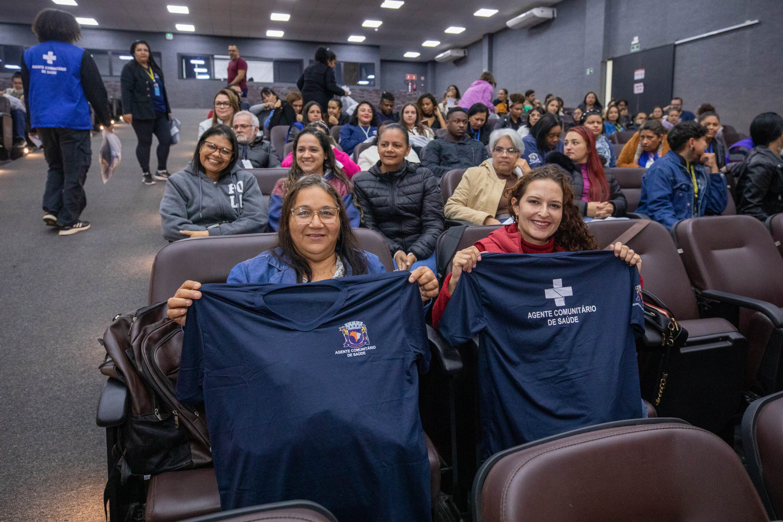 Entrega de uniformes reforça identificação dos agentes de saúde em Santana de Parnaíba 