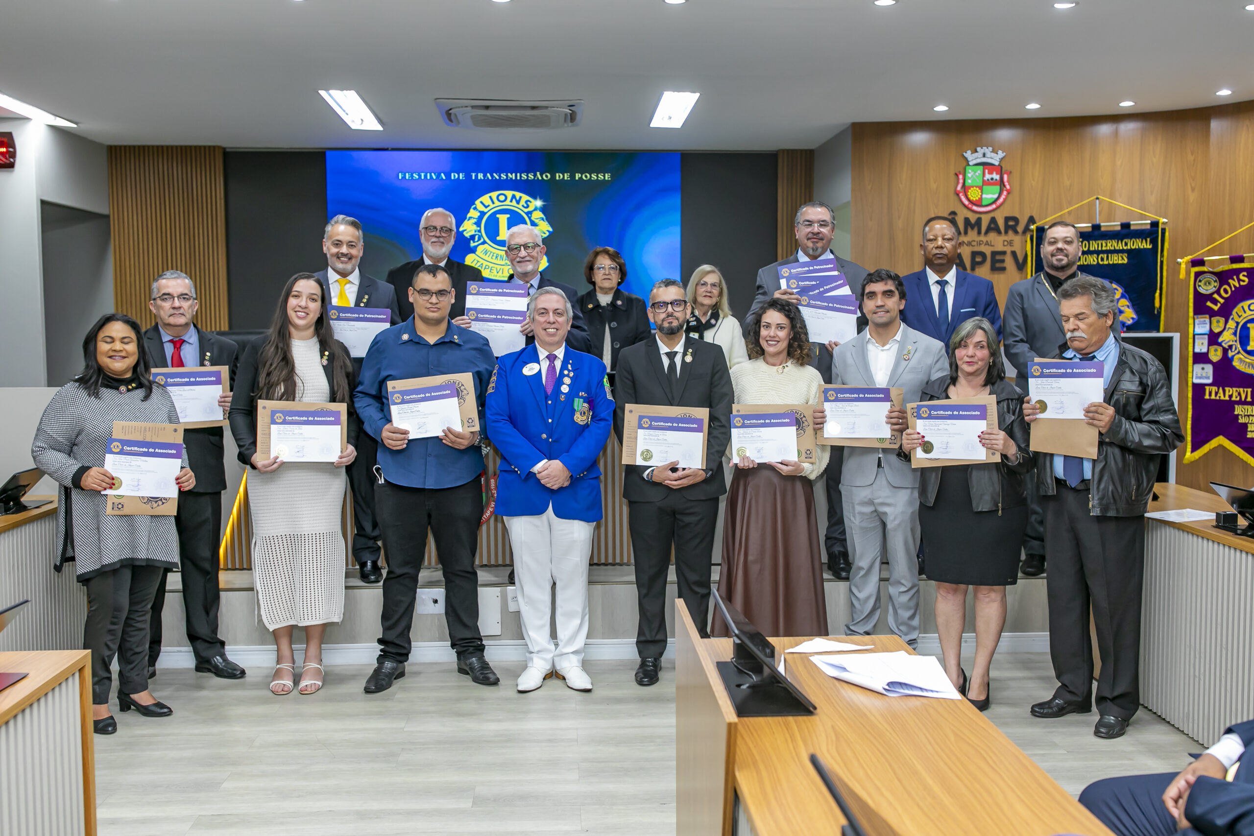 Lions Clube de Itapevi celebra 10 anos com posse da nova diretoria, novos associados e homenagens