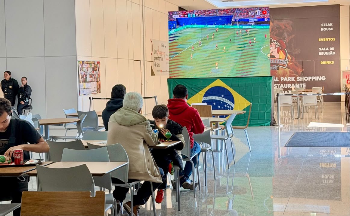 Shopping tem telão de transmissão dos jogos da Copa em Vargem Grande Paulista