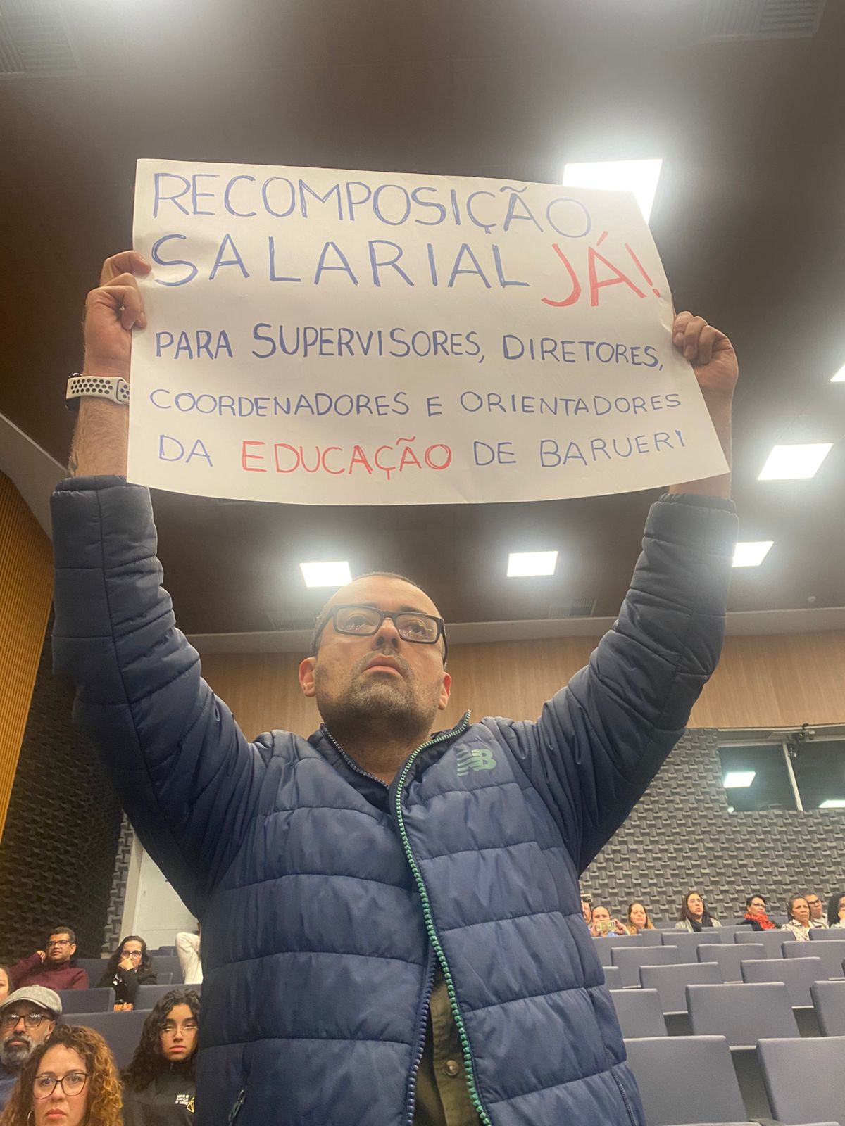 Gestores da Educação cobram equiparação salarial durante audiência pública da LDO em Barueri