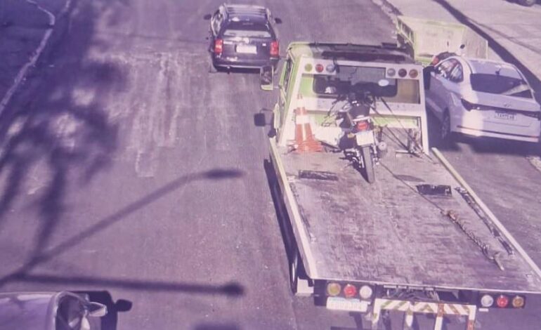 Forças de segurança de Barueri retiram motocicleta com placa adulterada de circulação