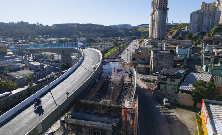 Segundo viaduto recebe novas vigas e terá interdições no fim de semana