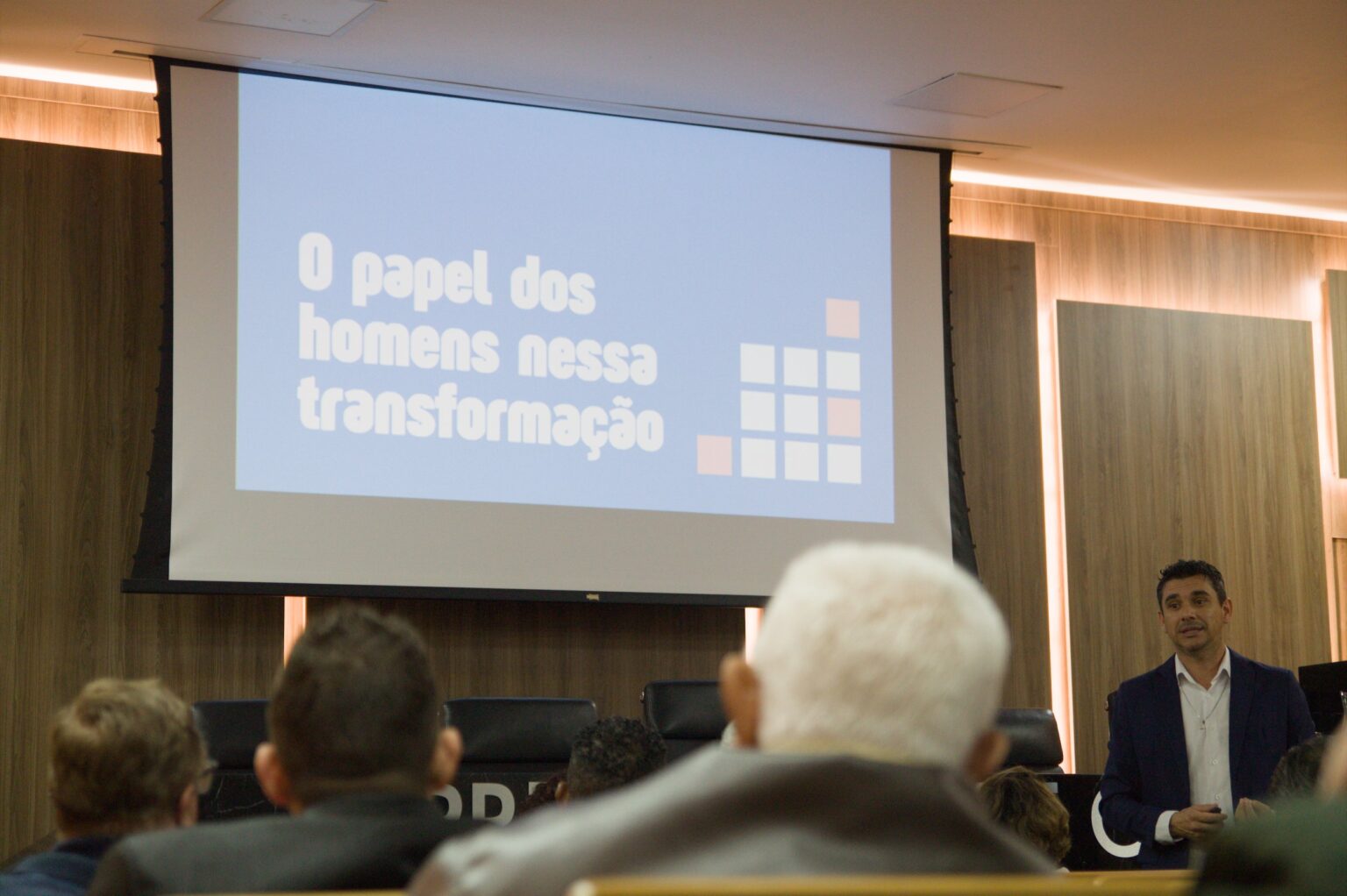 Palestra para servidores da prefeitura destaca papel dos homens no combate ao machismo