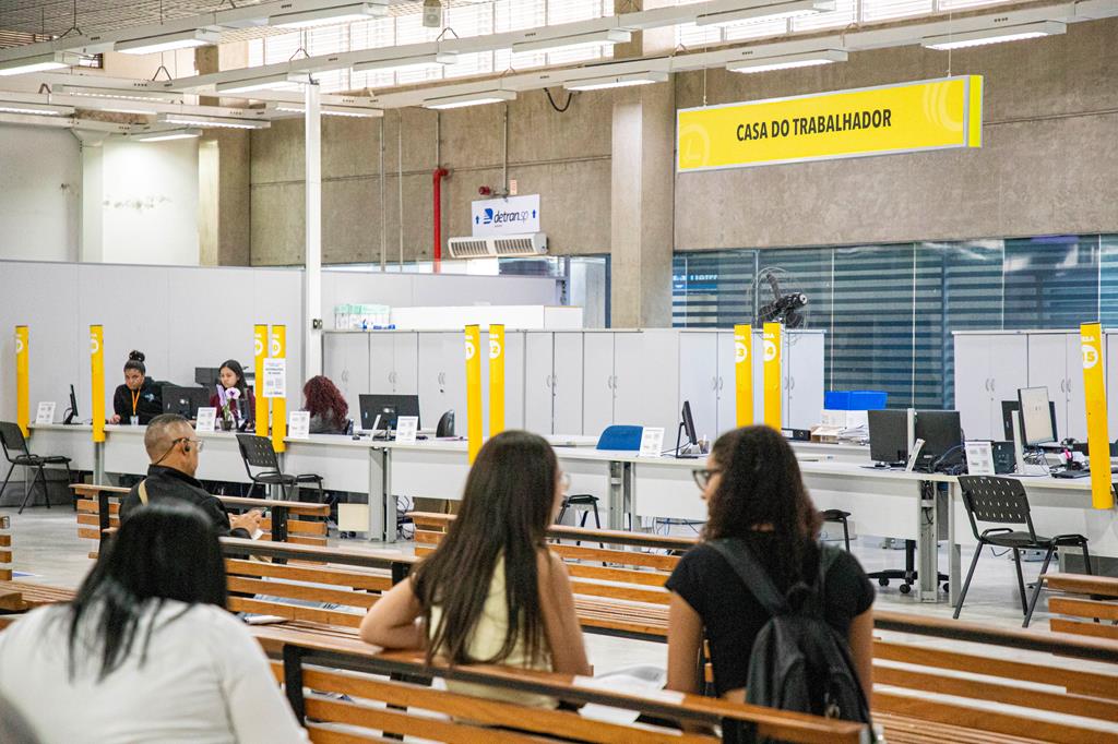 Barueri anuncia 62 vagas de emprego com salários de até R$ 4.6 mil