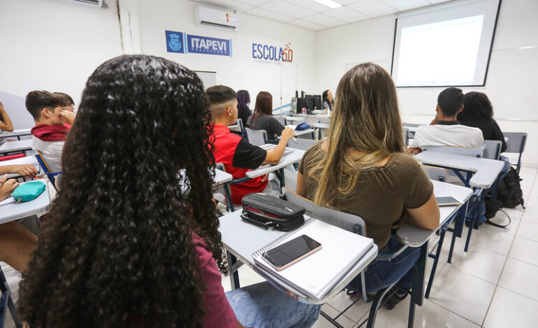 Itapevi oferece faculdade pública gratuita e cursos profissionalizantes para a população