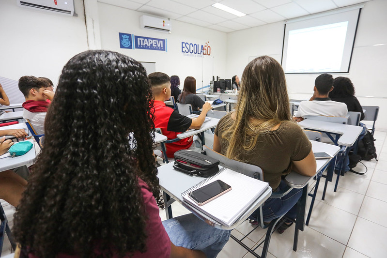 Itapevi oferece faculdade pública gratuita e cursos profissionalizantes para a população