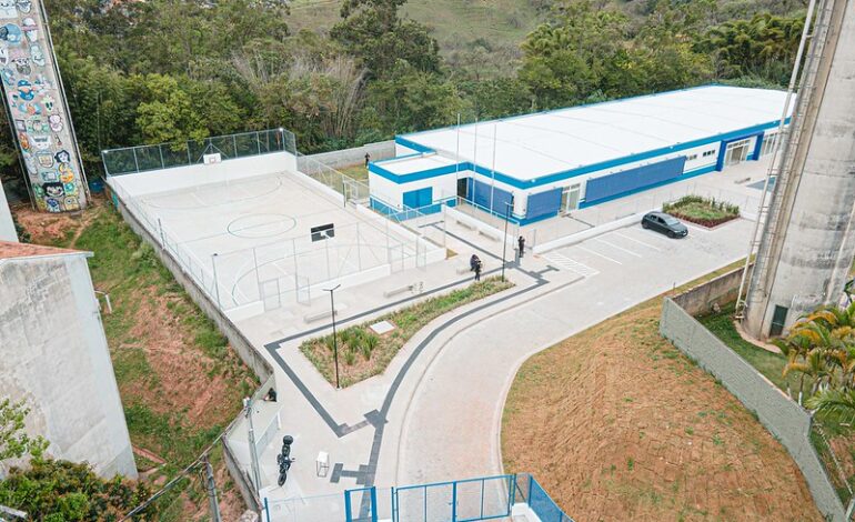 Prefeito Teco recebe instalações da nova Creche do Futuro no Residencial das Flores
