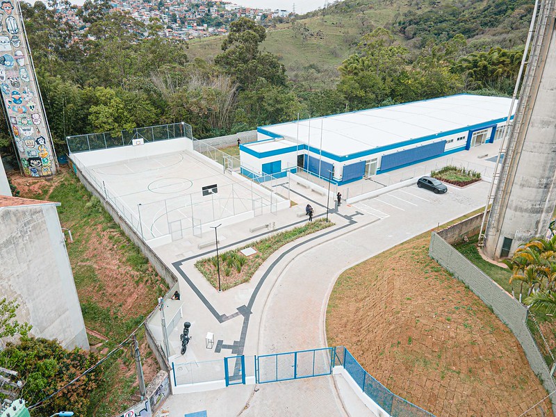 Prefeito Teco recebe instalações da nova Creche do Futuro no Residencial das Flores