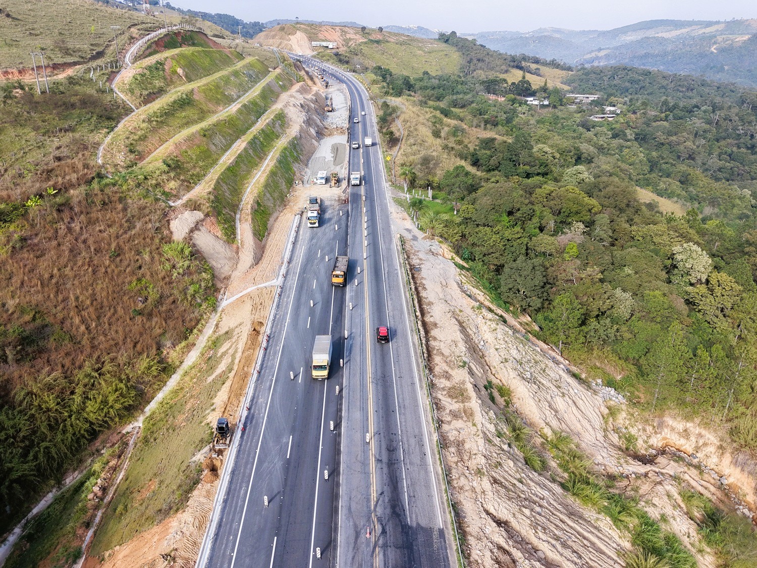 ViaOeste realiza desmonte de rocha na Rodovia Lívio Tagliassachi (SPA-053/280)