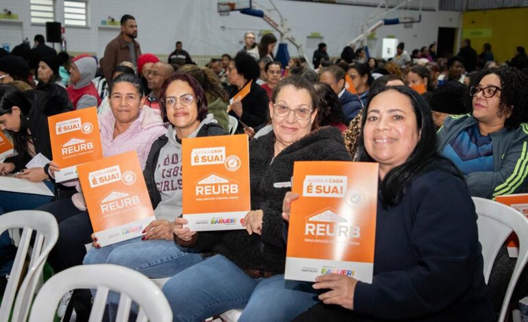 Moradores do Mirante dos Altos celebram entrega de matrículas pela gestão municipal