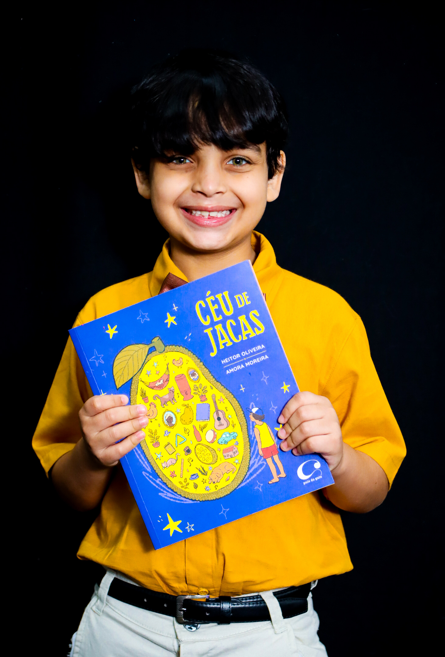 Heitor, 10 anos, lança livro na Bienal de São Paulo e leva a literatura de uma escola pública de Cajamar para um dos maiores eventos literários do país
