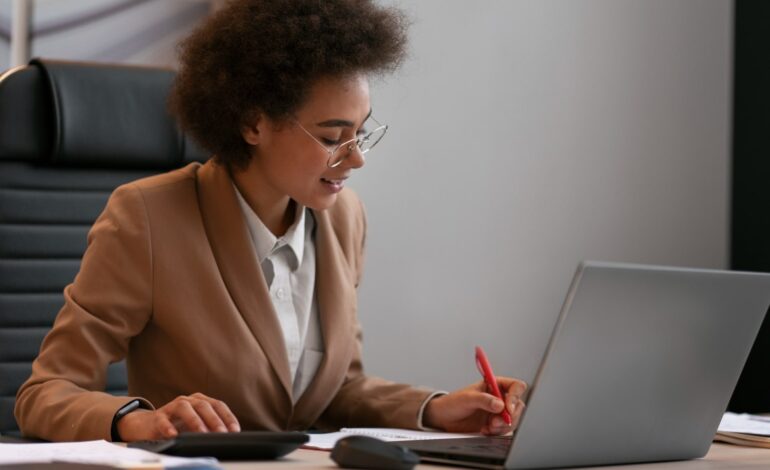 Secretaria de Trabalho e renda tem inscrições para curso gratuito de Assistente Administrativo