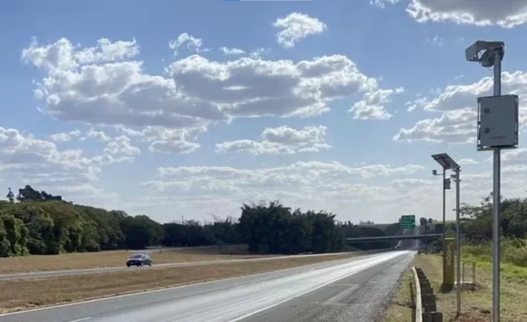 Radares com inteligência artificial já aplicaram 2,3 mil multas em rodovia de SP