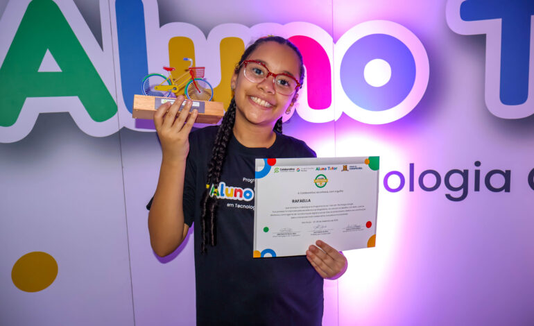 Prefeitura de Carapicuíba promove formatura de estudantes do Programa Aluno Tutor