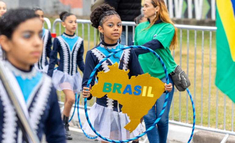 Itapevi realiza maior Desfile Cívico de sua história com 3 mil integrantes
