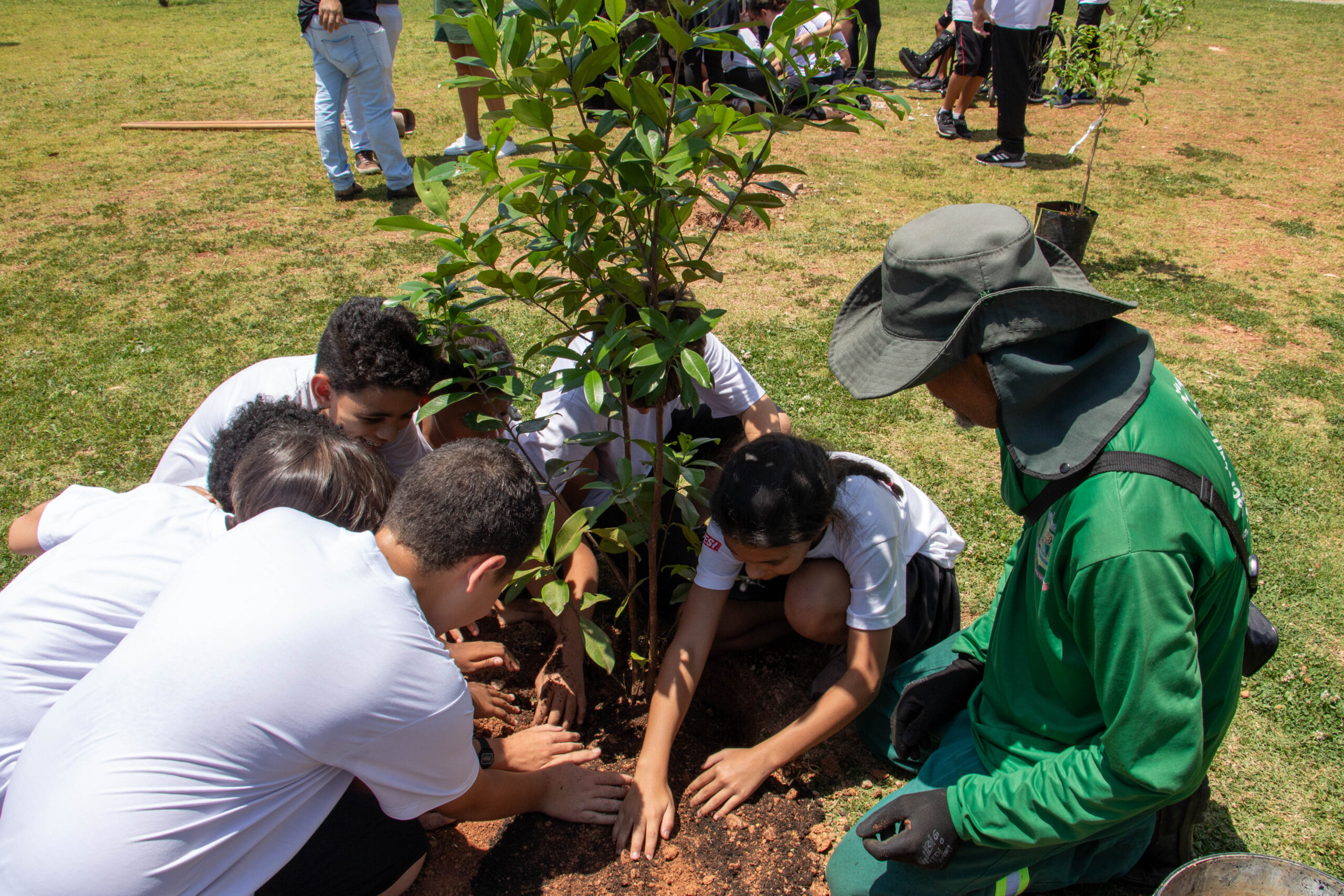 Setembro Verde promove ações de educação ambiental e sustentabilidade em Carapicuíba