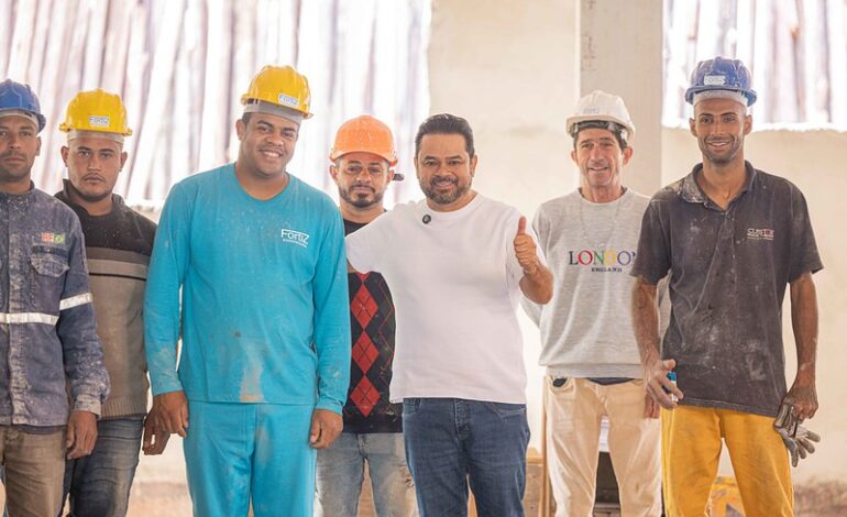 Prefeito Teco vistoria obras da nova UBS do Jardim Bela Vista, que chegam a 40% de execução