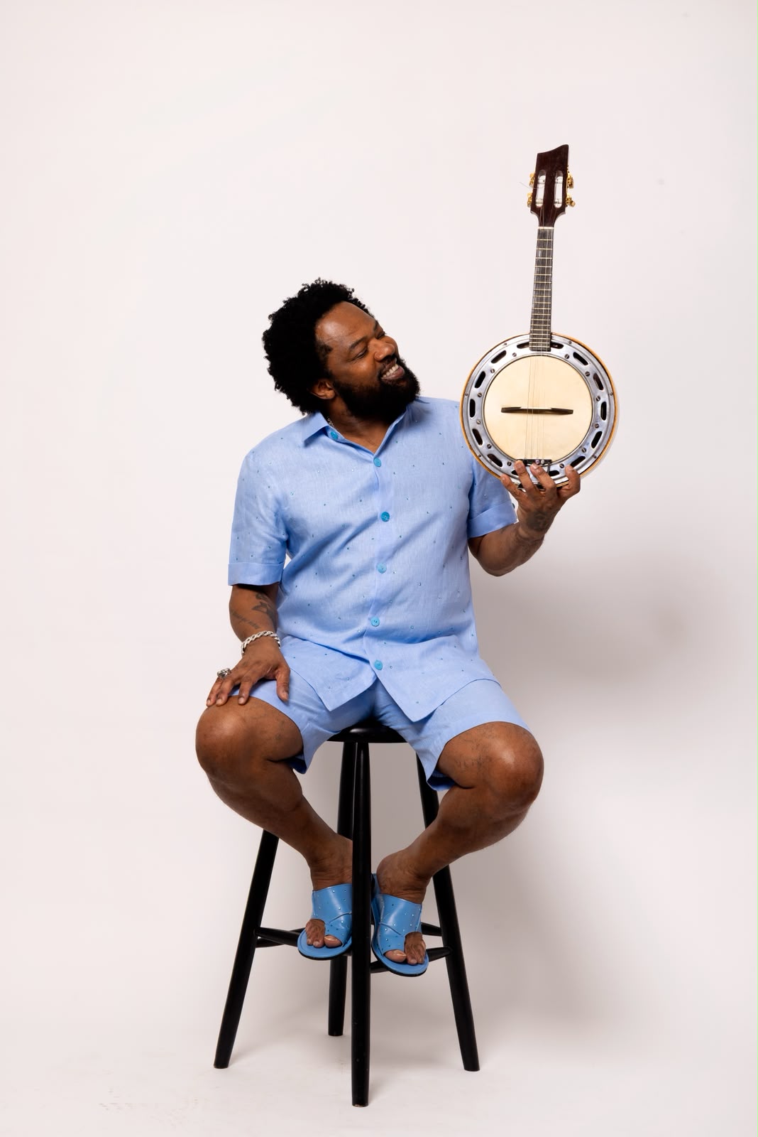 SESC CELEBRA 80 ANOS COM SHOW DE XANDE DE PILARES EM OSASCO